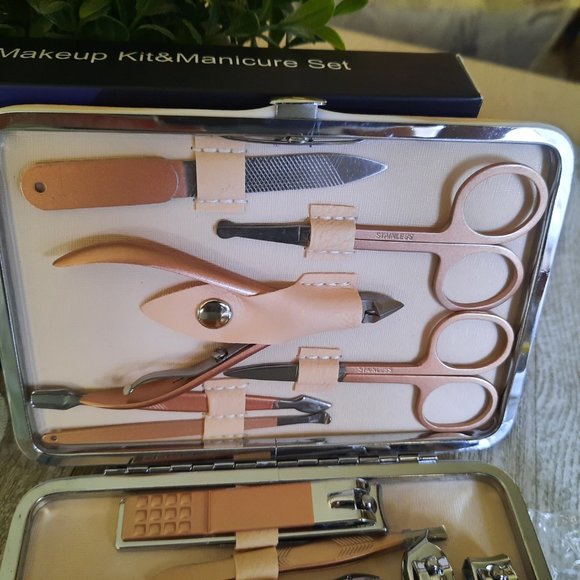 Professional Makeup Kit & Manicure Gift Set NWT! - 18 pc Rose Gold with case! - Picture 3 of 16